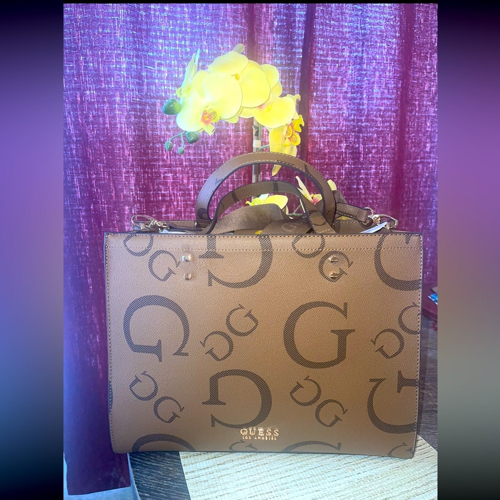 Women’s 🤎Guess?tote 👜